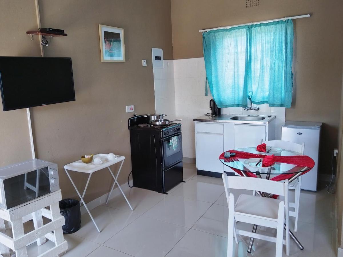 Looks Cottages Self Catering Apartments Kasane Dış mekan fotoğraf