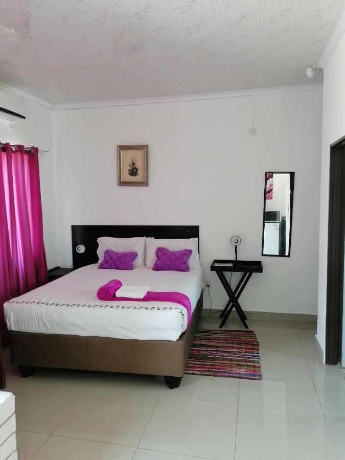 Looks Cottages Self Catering Apartments Kasane Dış mekan fotoğraf