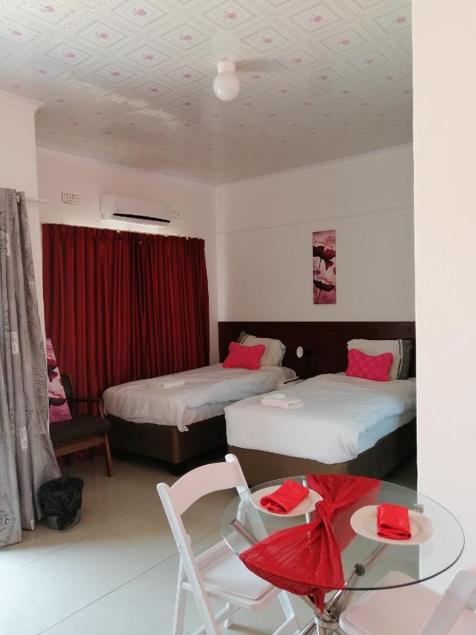 Looks Cottages Self Catering Apartments Kasane Dış mekan fotoğraf
